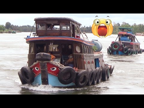 Видео: [965] Два буксира храбро вывели гигантскую баржу из ворот плотины.