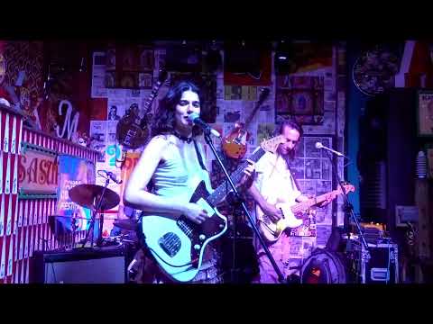 Видео: A Void — Stepping on Snails (концерт на 20th Century Speedway, Фолкстон — 17 октября 2025 г.)