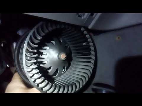 Видео: Снять вентилятор печки Ксара Пикассо.