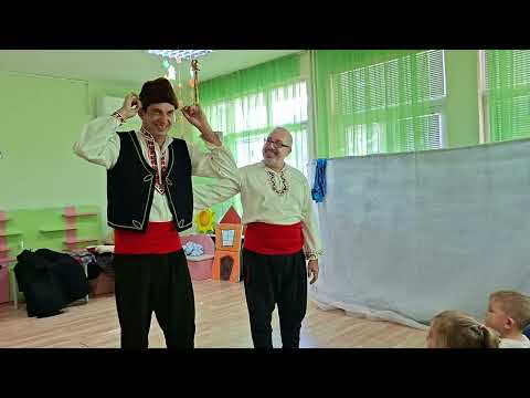 Видео: Приказките на Хитър Петър в ДГ 2 "Знаме на мира"