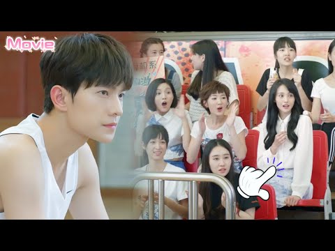 Видео: Никто не ожидал! Скромная зрительница оказалась девушкой школьного кумира! 💥