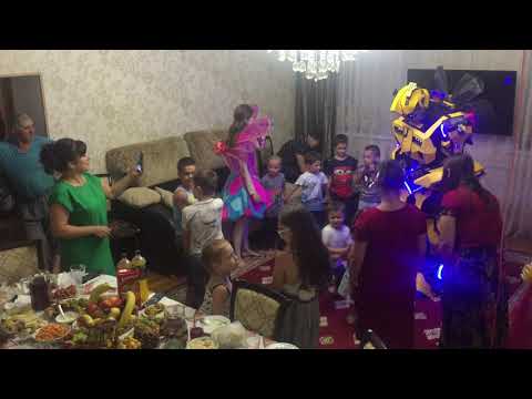 Видео: Трансформер Бамблби пришел на день рождения