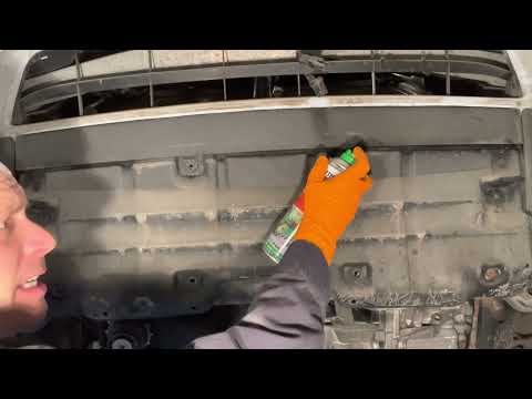 Видео: Инструкции по сливу и заливке охлаждающей жидкости в двигатель Lexus RX350 RX450h 2010–2015 гг.