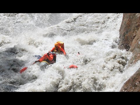 Видео: Гранитный каньон, р. Белая, респ. Адыгея (паводок)