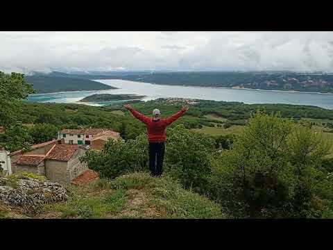 Видео: ЭГИН -  запрятанный  высоко в Альпах прованский городок с ошеломительными видами на озеро Сен-Кру.