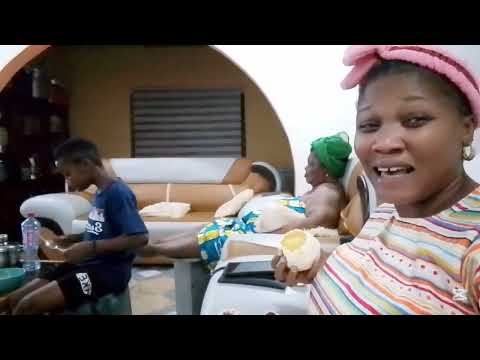 Видео: Жизнь минималистичной ганской семьи🇬🇭 Борьба с сильными менструальными болями+Подробнее