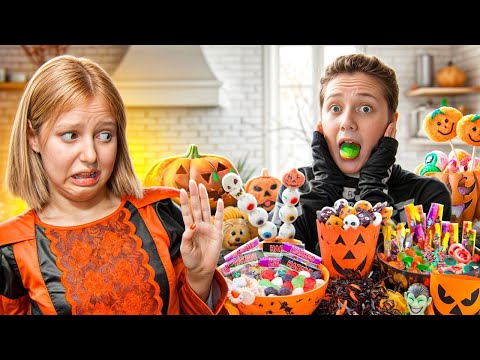 Видео: КИСЕЛО СРЕЩУ СЛАДКО! Амелка и Лео опитват всички сладкиши за Хелоуин!