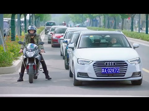 Видео: Генеральный директор прошел мимо Золушки и понял, что это та девушка, которую он ищет много лет!