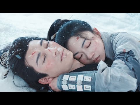 Видео: Принц был ранен, но Золушка оставалась с ним всю дорогу 💕