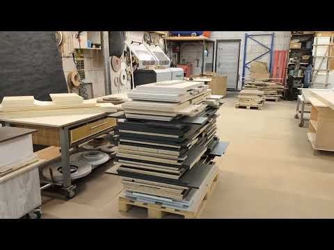 Видео: Сколько людей нужно для производства одной кухне?