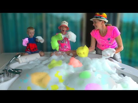 Видео: Кто Устроил ПЕННОЕ ШОУ? ЧЕЛЛЕНДЖ ВОДЯНЫЕ БОМБОЧКИ Или Bomb Art Chellenge от Family Box