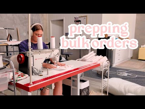 Видео: БОЛЬШОЙ ОПТОВЫЙ ШИТЬЁ! Видеоблог о стеганых косметичках! 🎀 Плюс шопинг в City и интересное объявл...