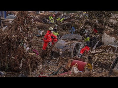 Видео: Власти Валенсии не спешат в отставку после наводнения