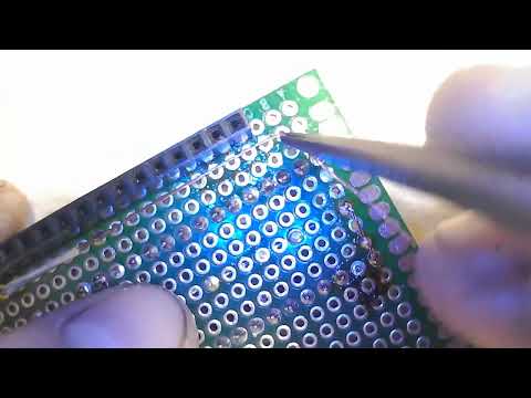 Видео: Пайка на макетной плате