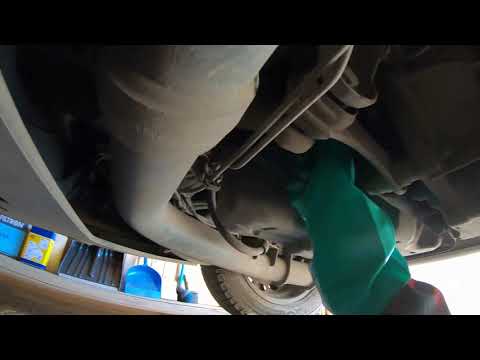 Видео: Замена масла и масляного фильтра в SMART Fortwo 453