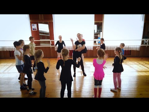 Видео: Тетя весельчак развлекательная