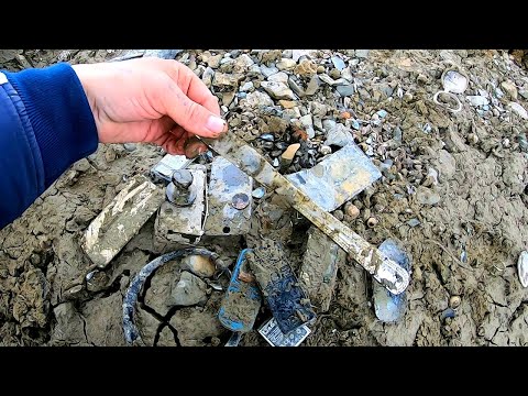 Видео: ВЕСЬ ЗАПРЕТ СБРАСЫВАЛИ СЮДА! ( поиск золота на пляже )