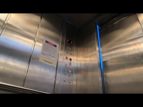Видео: Лифты Turlift в подземном Переходе в Сочи 2 Часть