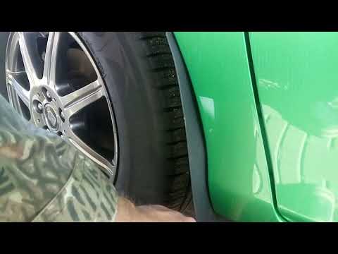 Видео: Toyota Sienta гибрид 2015г. Колхозим брызговики на перед