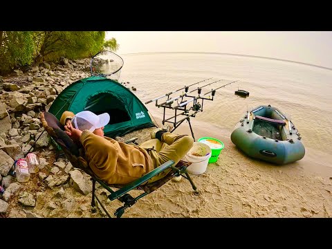 Видео: Кременчуцьке водосховище! Нічна ловля САЗАНА! ВИБУХОМ💥💥💥 РОЗНЕСЛО СТІЛ!!!