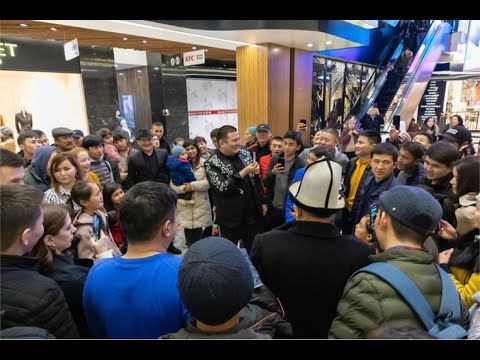 Видео: Вышел на улицу показать фокусы людям