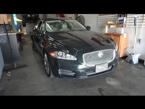 Видео: Замена тормозных колодок и ротора для Jaguar XJ, а также датчика тормоза 2009-2018, аналогично дл...