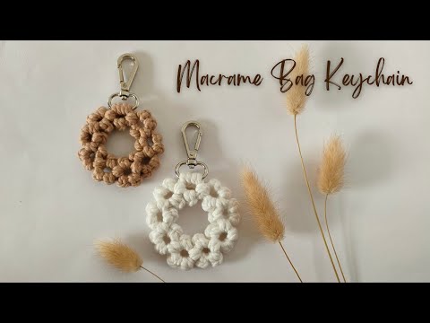 Видео: DIY | Брелок в стиле макраме с ромашками | Подвеска для сумки «Цветок макраме» | Льяверос в макраме