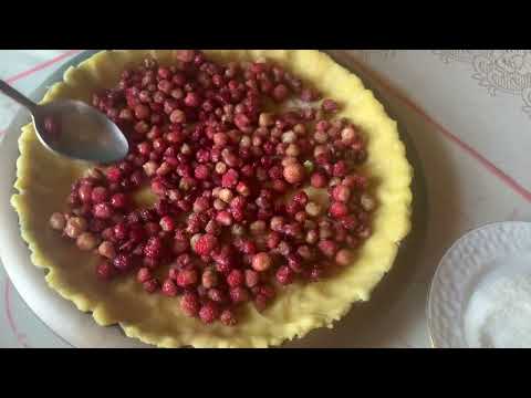 Видео: Җир җиләгеннән телне йотарлык тәмле пирог пешерәбез! Альмира апа рецепты! Вкусный пирог с клубникой