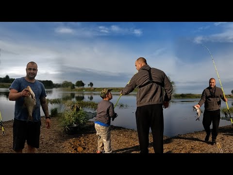 Видео: Ловим леща на всё подряд / Река Волхов / Удилище Осетр / Рыбалка на донки