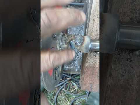 Видео: Обрезала вал подборщика пресс  металфахт