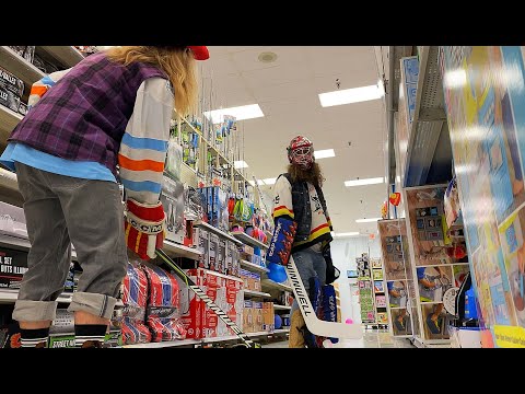 Видео: ТЕСТИРОВАНИЕ ХОККЕЙНОГО ОБОРУДОВАНИЯ В WALMART...