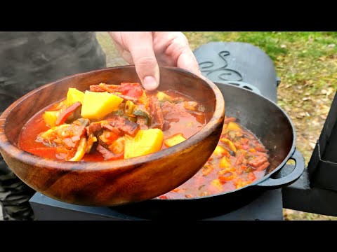 Видео: Готовим солянку по-русски — вкусно и с любовью. На природе в казане!