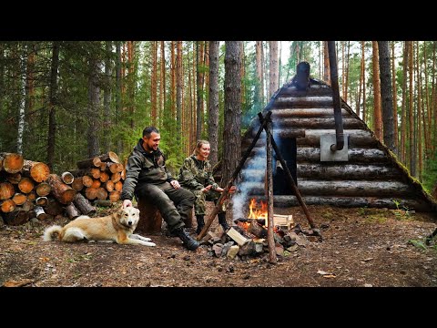 Видео: ЛЕСНАЯ ХИЖИНА ПРИЮТИЛА ГОСТЕЙ | СБОР ЧАГИ И ГРИБОВ | НАВАРИСТАЯ ГРИБНИЦА НА КОСТРЕ | УТЕПЛЕНИЕ ИЗБЫ