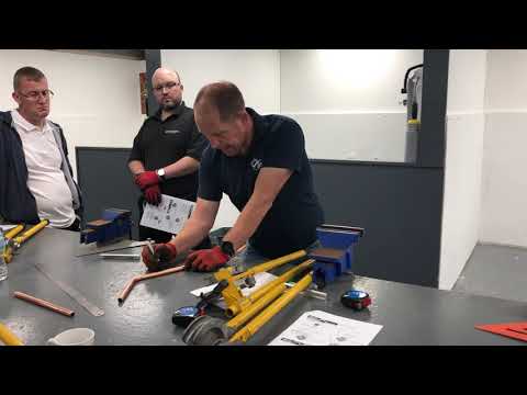 Видео: Сантехнические работы: полный проход через изгиб