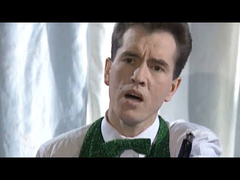 Видео: Радик Динәхмәтов - Зәңгәр күҙле ҡыҙҙы һағынам