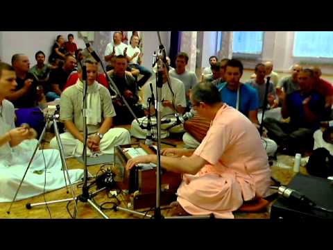 Видео: киртан Ниранджана Свами после лекции (02.08.13)