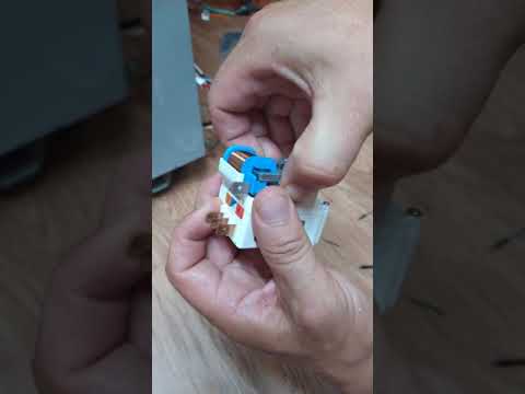 Видео: ремонт холодильника Дэу FR-330 продолжение.