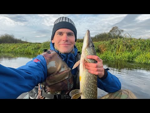 Видео: Осенний сплав. 4 дня на реке. Рыбалка, палатка, отдых. Часть 1