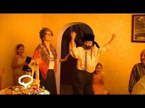 Видео: Бабка с дедом зажгли на юбилее