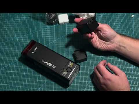 Видео: Лучшая компактная аккумуляторная вспышка Godox AD200ProII