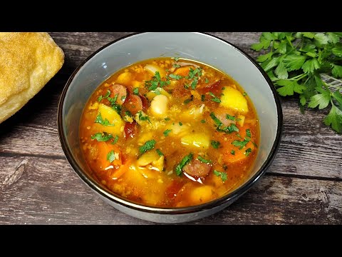Видео: Быстрые рецепты! Вкусный густой суп с фасолью и колбасками. 