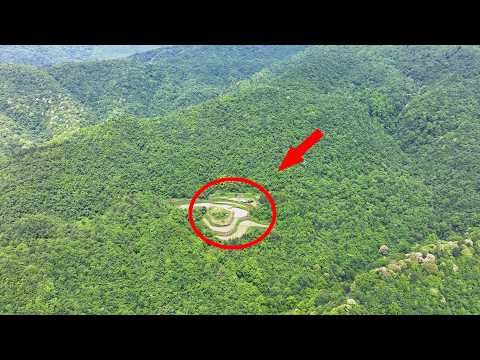 Видео: Семья в Гуйчжоу живет в уединении в первобытном лесу, изолированная от мира.