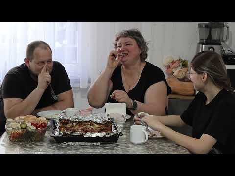 Видео: мукбанг  Ульяна дома