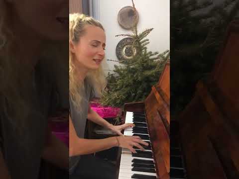 Видео: Деси Добрева [ПЕЙ МИ СЕ] - Заточеници