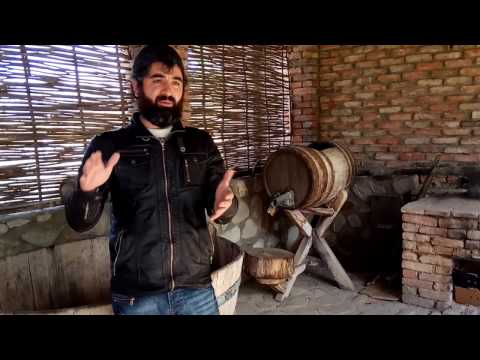 Видео: Старинный способ изготовления вина в кувшинах. Грузия, винодельня Shumi