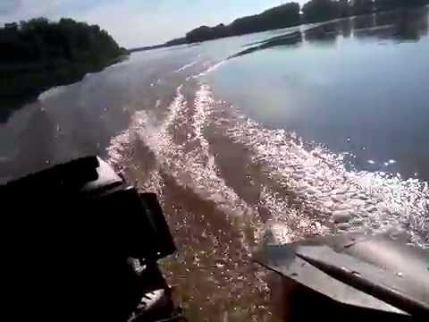 Видео: Лодочный мотор гибрид ветерок + чемпион испытание