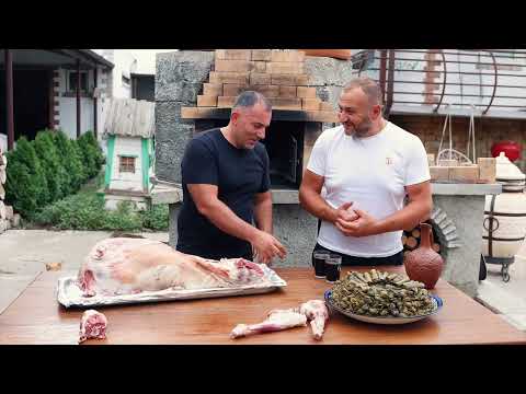 Видео: ЗАПЕКАНИЕ БАРАНИНЫ, ФАРШИРОВАННОЙ ГОВЯЖЬИМ ФАРШЕМ, в ДЕРЕВЕНСКОЙ ДУХОВКЕ. АНГЛ. СУБ