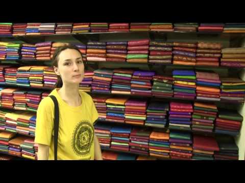 Видео: Как создаются индийские сари