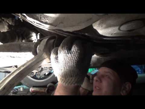 Видео: Замена нижнего рычага передней подвески. Ауди А4/ Пассат Б5