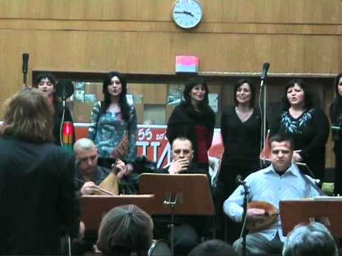 Видео: ENSEMBLE TRAKIA  "Брала мома ружа цвете"